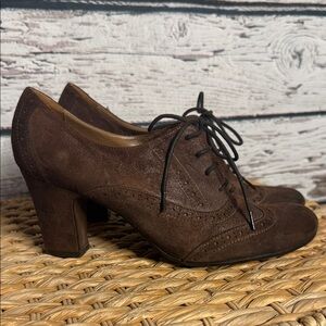 Sundance wingtip brown suede lace up heels